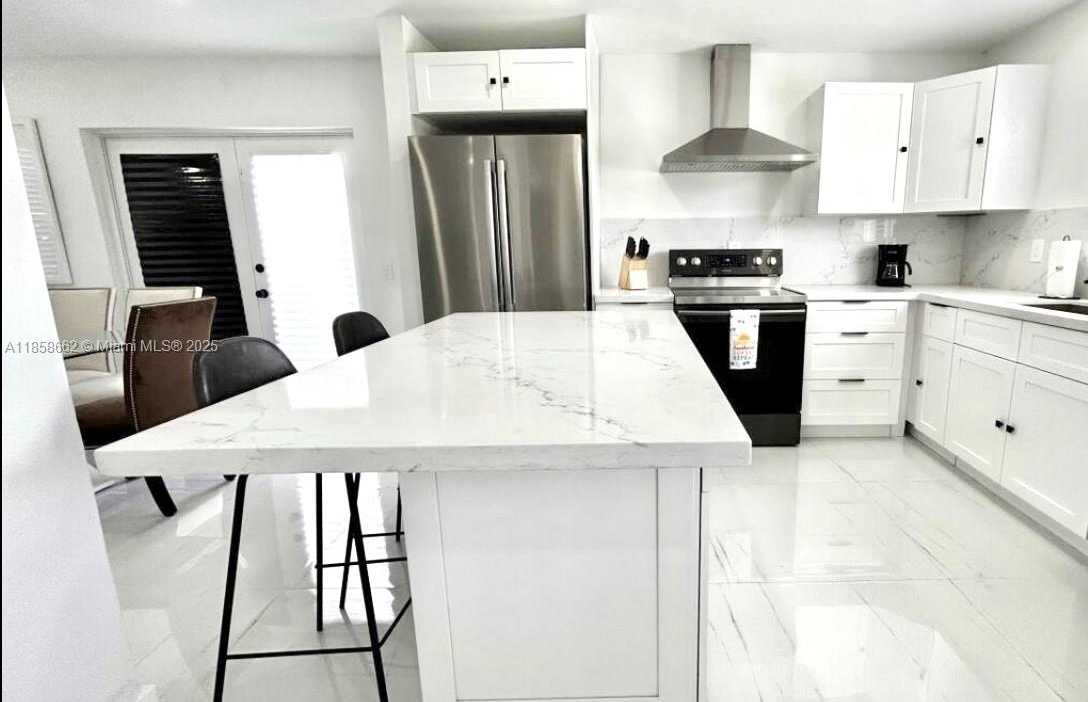 Small Image of 3100 NORTH WEST 43RD ST #3100, Miami Number 7