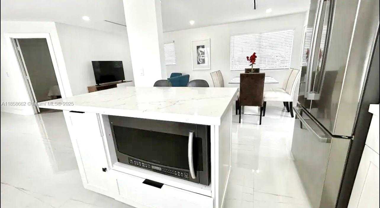 Small Image of 3100 NORTH WEST 43RD ST #3100, Miami Number 8