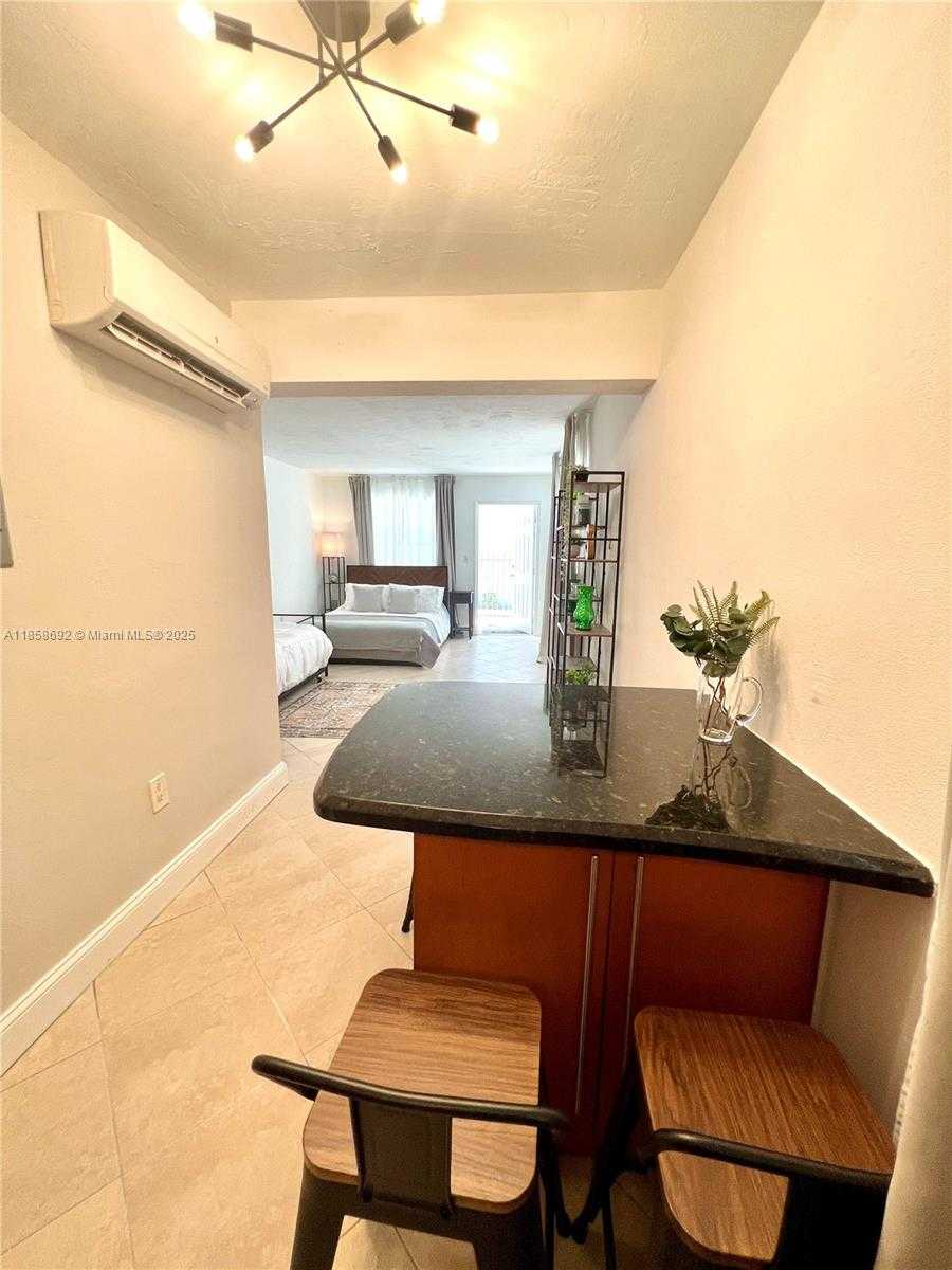 Small Image of 919 MICHIGAN AVE #1, Miami Beach Number 2