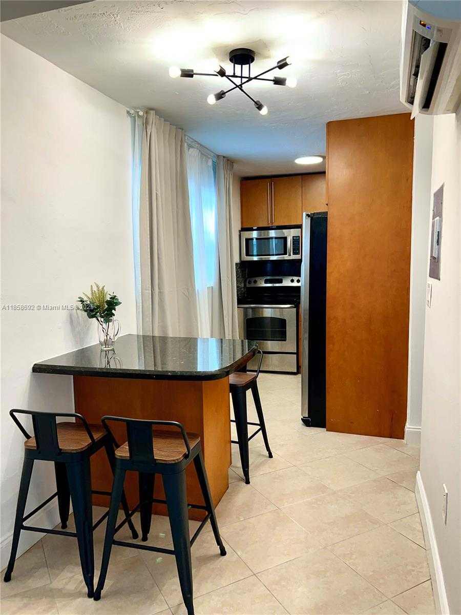 Small Image of 919 MICHIGAN AVE #1, Miami Beach Number 3