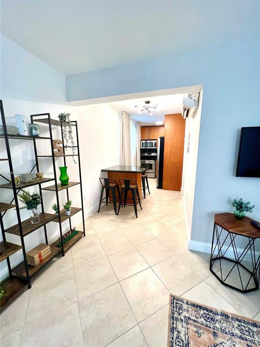 Small Image of 919 MICHIGAN AVE #1, Miami Beach Number 5