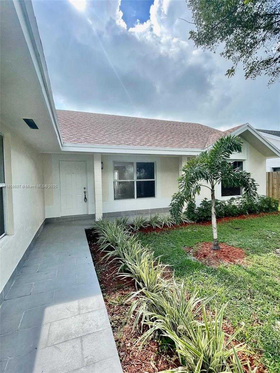 Small Image of 21681 SOUTH WEST 97TH CT #21681, Cutler Bay Number 2
