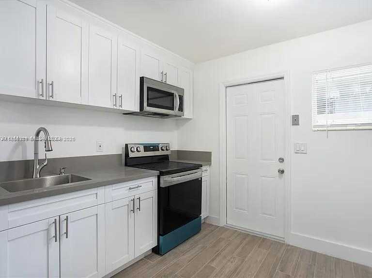 Small Image of 1818 SHERMAN ST #2, Hollywood Number 2