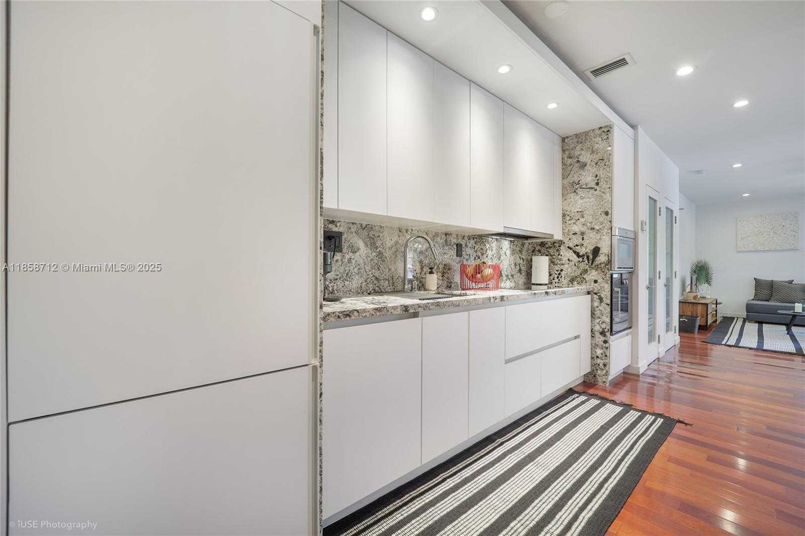 Small Image of 1057 15TH ST #24, Miami Beach Number 1