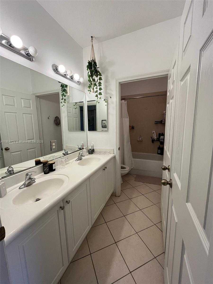 Small Image of 3178 NORTH WEST 103RD PL, Doral Number 10