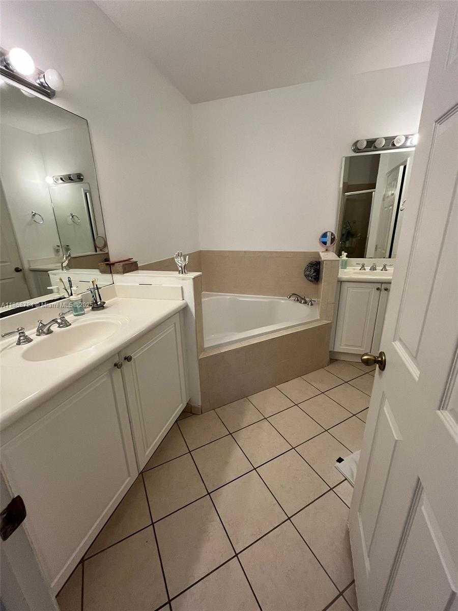 Small Image of 3178 NORTH WEST 103RD PL, Doral Number 11