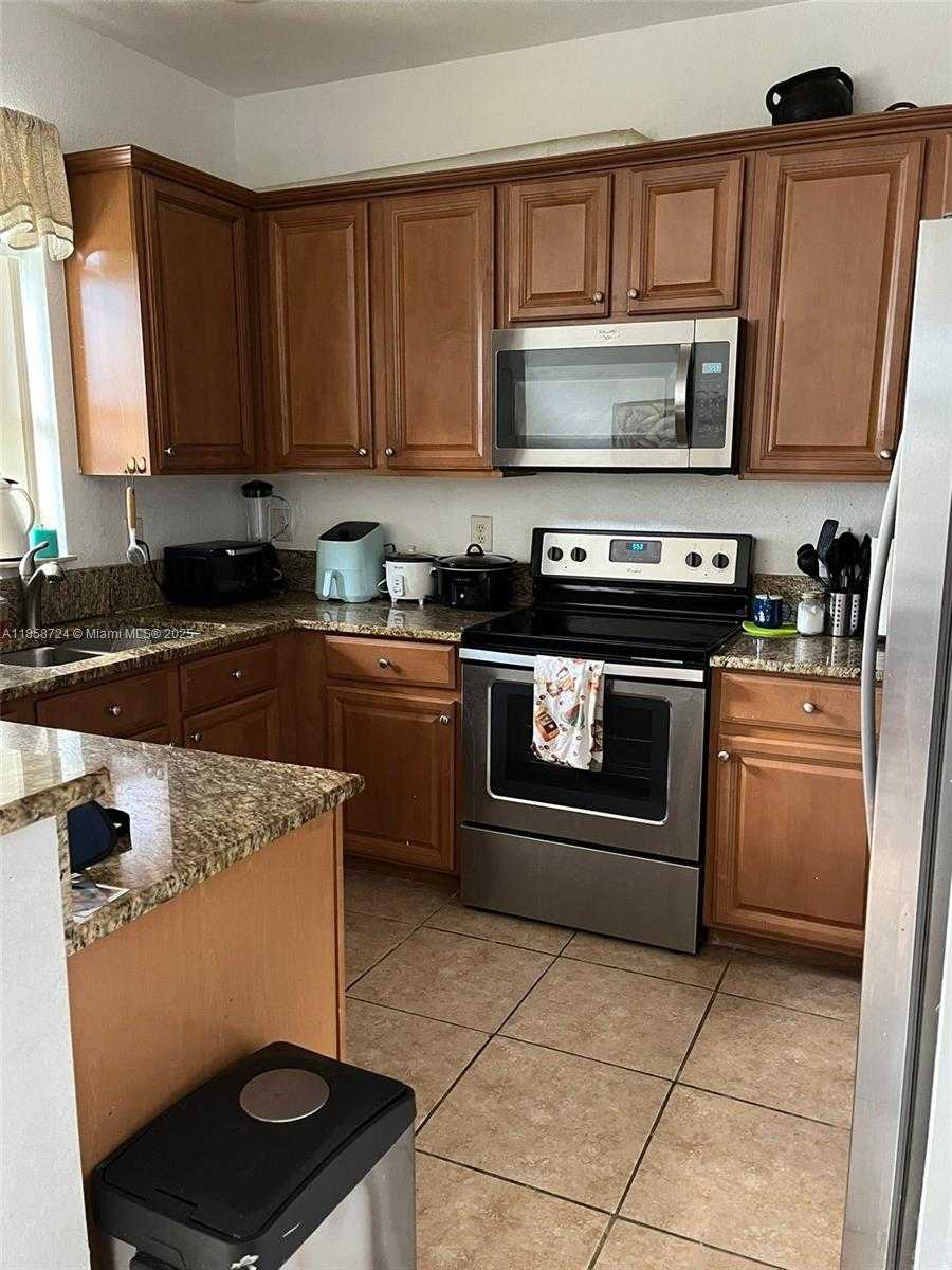 Small Image of 3178 NORTH WEST 103RD PL, Doral Number 5