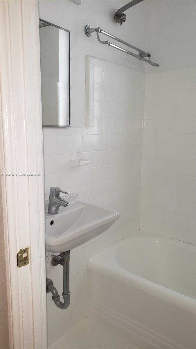 Small Image of 741 15TH ST #2, Miami Beach Number 18