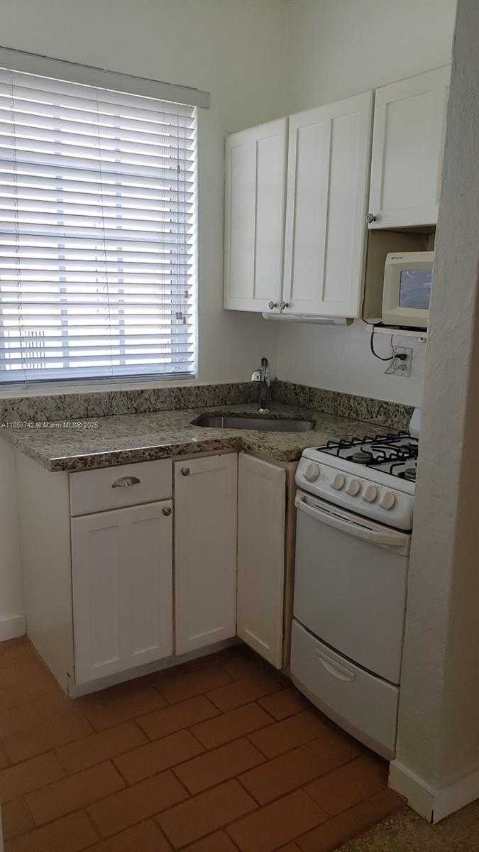 Small Image of 741 15TH ST #2, Miami Beach Number 8