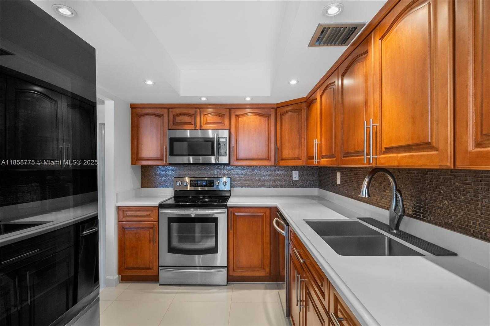 Small Image of 290 174TH ST #1914, Sunny Isles Beach Number 6