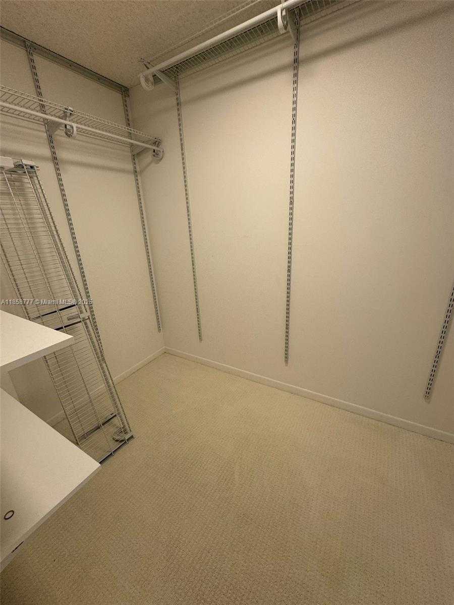 Small Image of 1420 BRICKELL BAY DR #306D, Miami Number 13