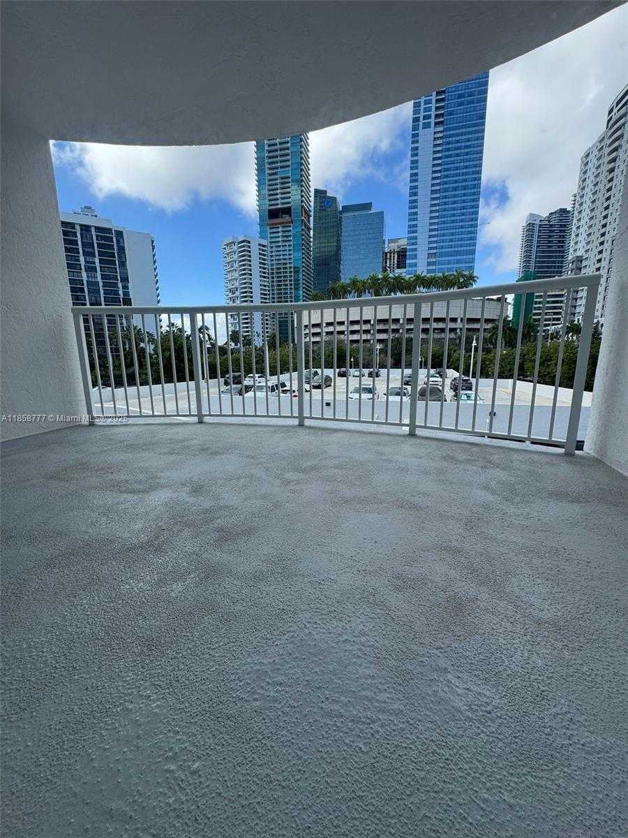 Small Image of 1420 BRICKELL BAY DR #306D, Miami Number 4