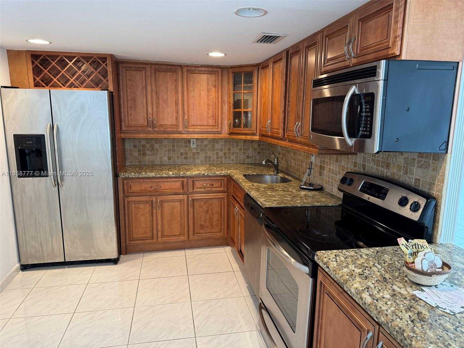 Small Image of 1420 BRICKELL BAY DR #306D, Miami Number 8
