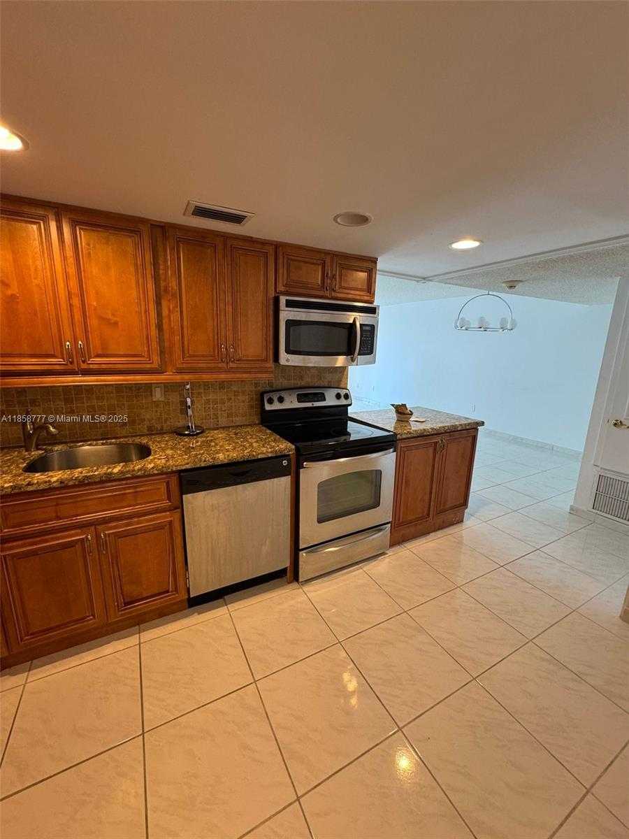 Small Image of 1420 BRICKELL BAY DR #306D, Miami Number 9