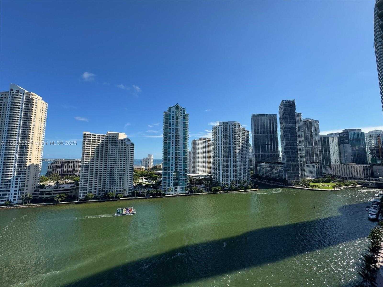 Small Image of 335 Biscayne Blvd, Miami, FL 33132, USA Number 2