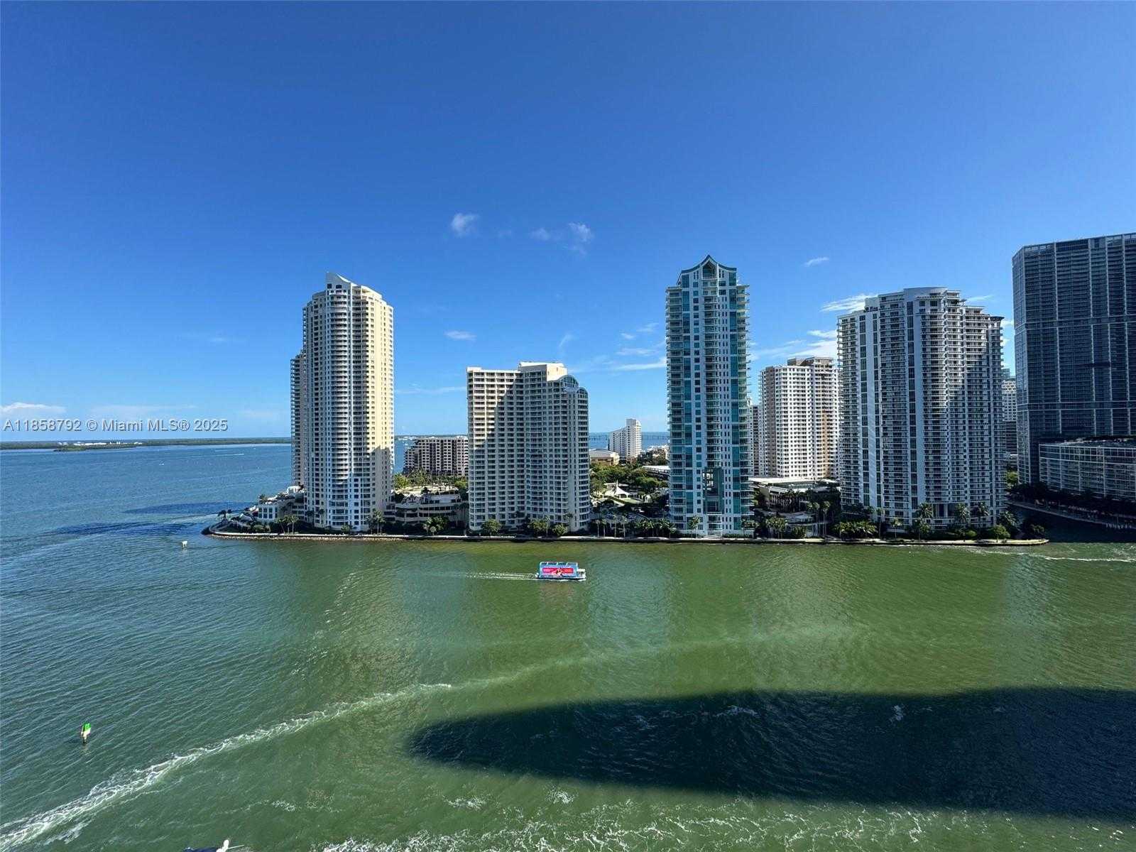 Small Image of 335 Biscayne Blvd, Miami, FL 33132, USA Number 3