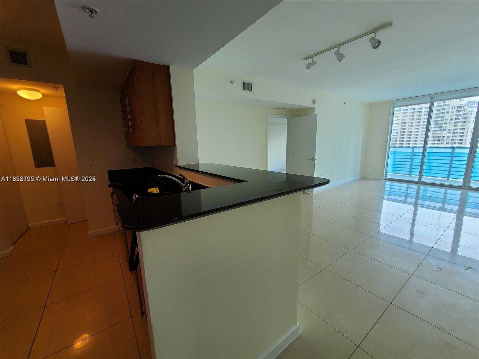 Small Image of 335 Biscayne Blvd, Miami, FL 33132, USA Number 6