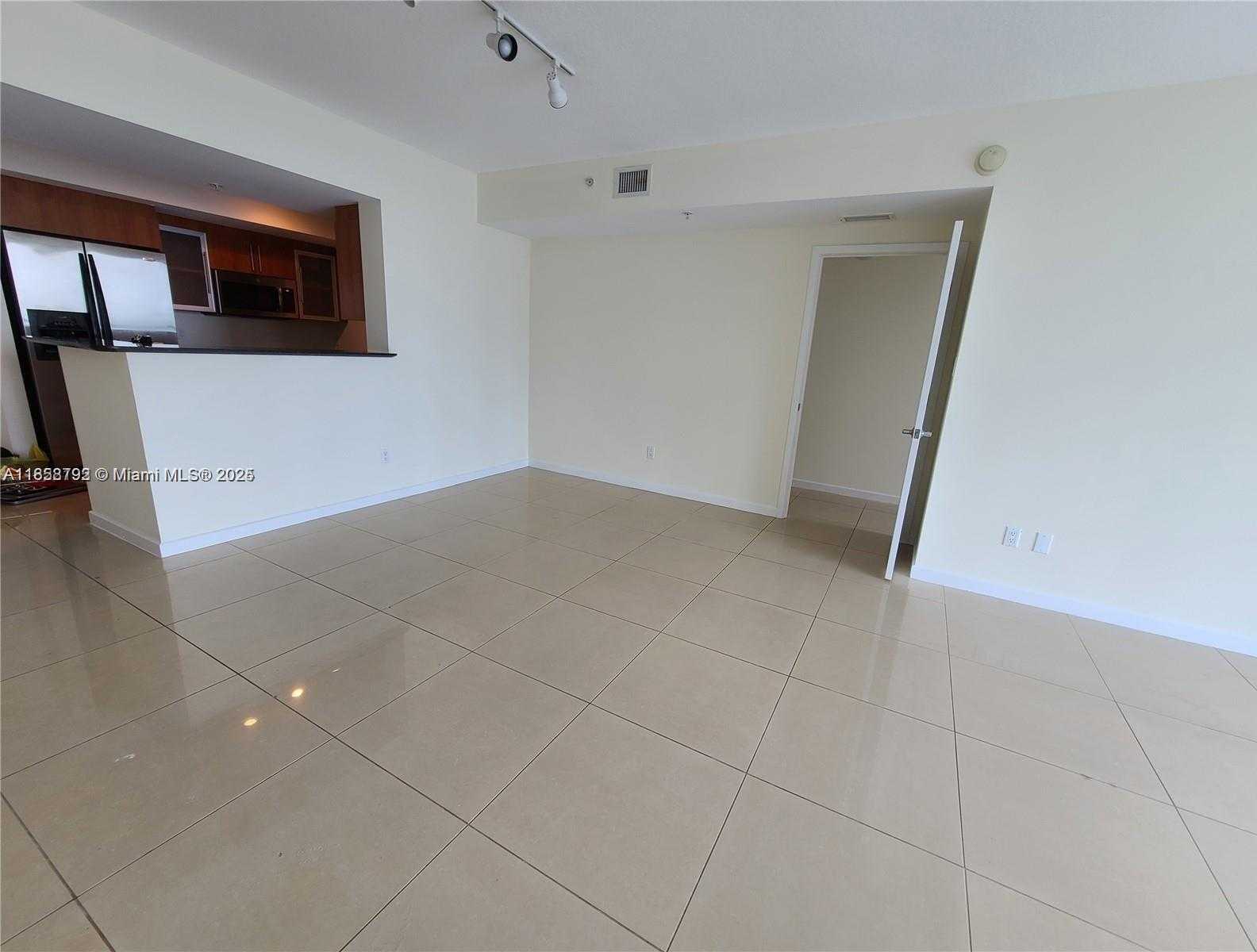 Small Image of 335 Biscayne Blvd, Miami, FL 33132, USA Number 8