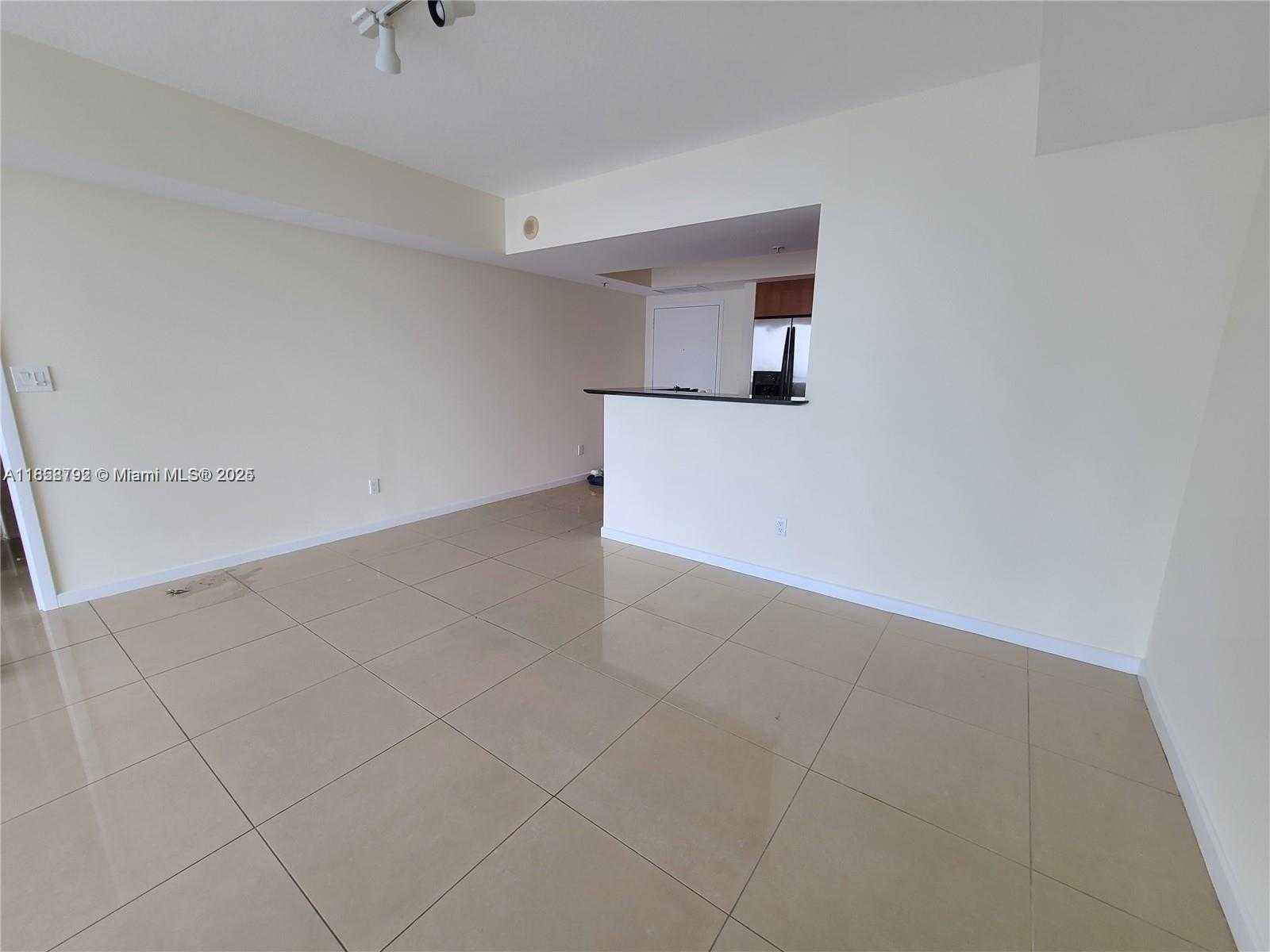 Small Image of 335 Biscayne Blvd, Miami, FL 33132, USA Number 9