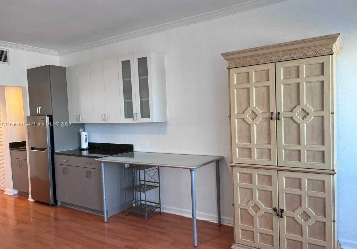Small Image of 700 BILTMORE WAY #1215, Coral Gables Number 3
