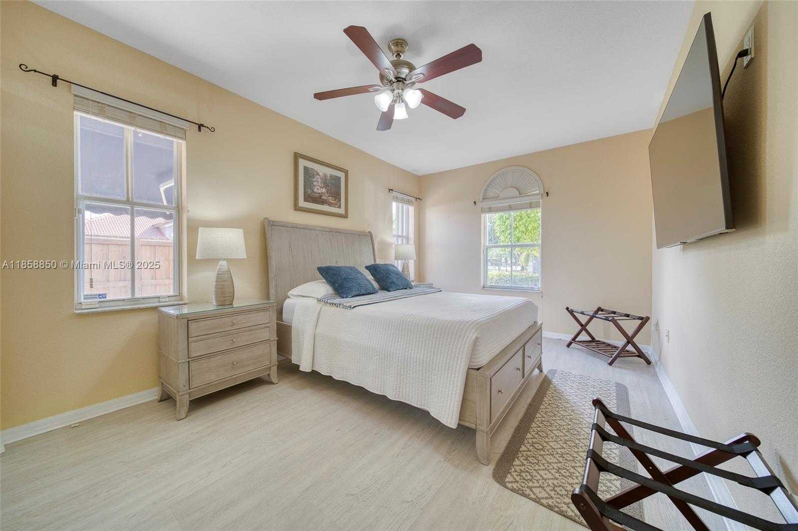 Small Image of 16403 SOUTH WEST 79TH LN #16403, Miami Number 19