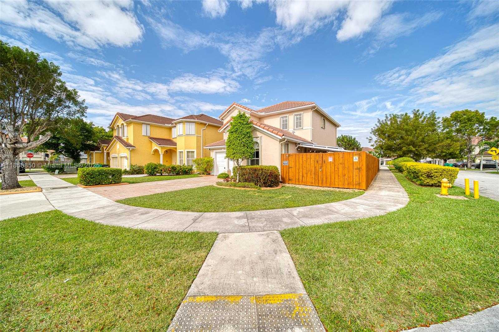 Small Image of 16403 SOUTH WEST 79TH LN #16403, Miami Number 2