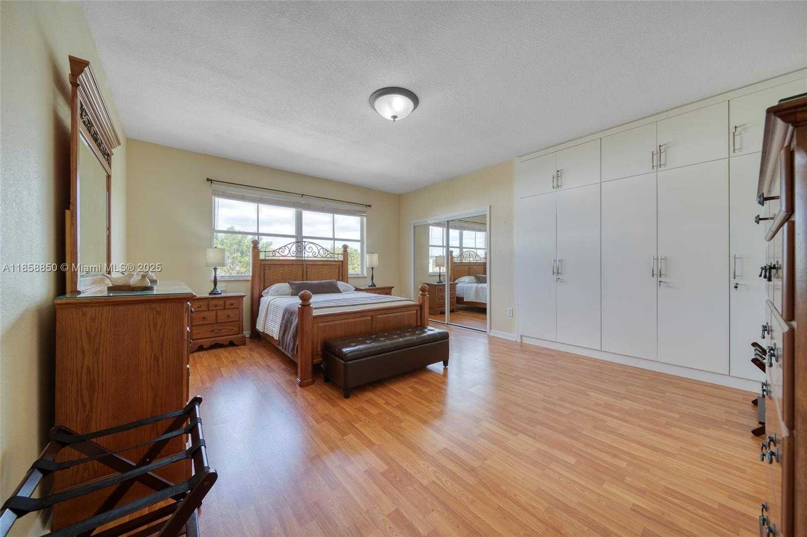 Small Image of 16403 SOUTH WEST 79TH LN #16403, Miami Number 25