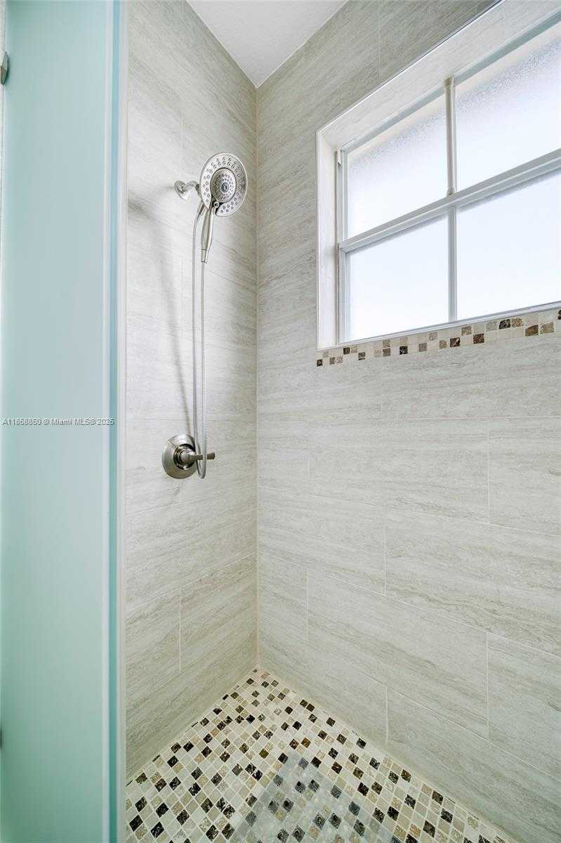 Small Image of 16403 SOUTH WEST 79TH LN #16403, Miami Number 33