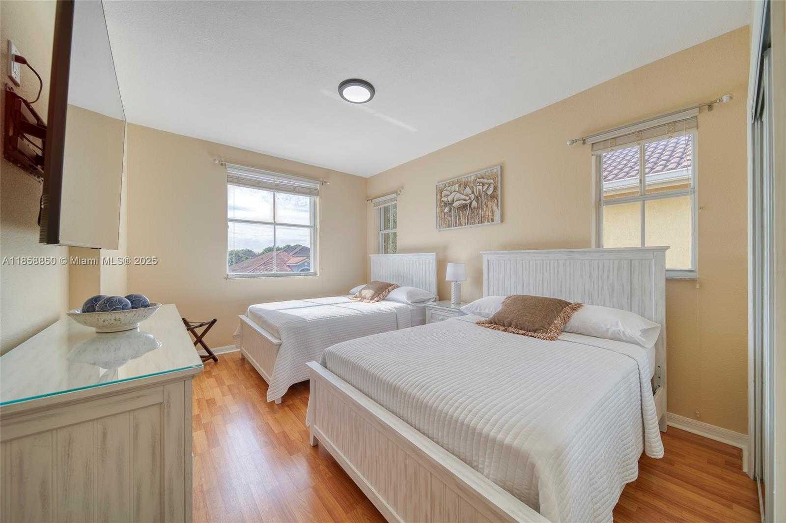 Small Image of 16403 SOUTH WEST 79TH LN #16403, Miami Number 34