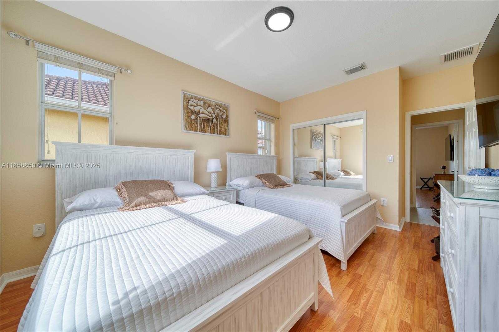 Small Image of 16403 SOUTH WEST 79TH LN #16403, Miami Number 35