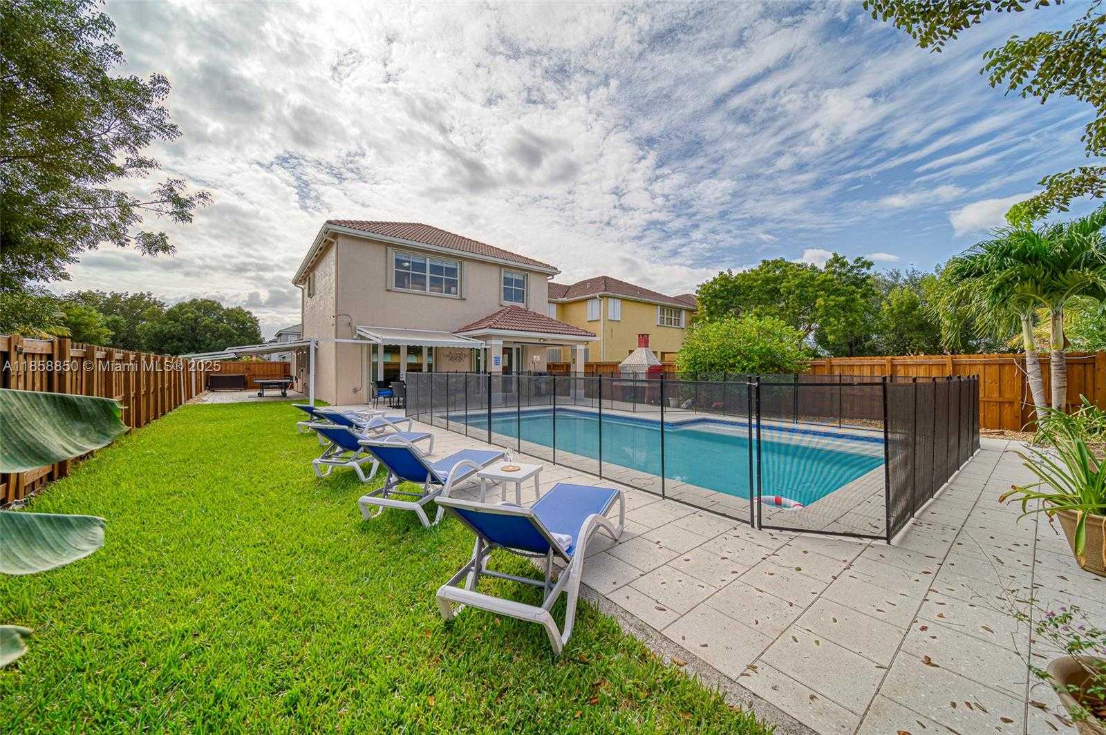 Small Image of 16403 SOUTH WEST 79TH LN #16403, Miami Number 8