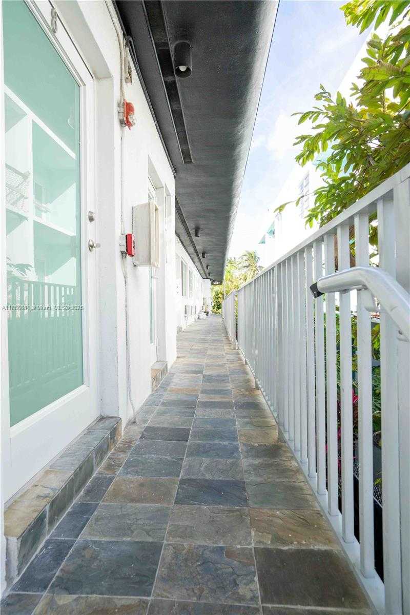 Small Image of 1120 EUCLID AVE #15, Miami Beach Number 2