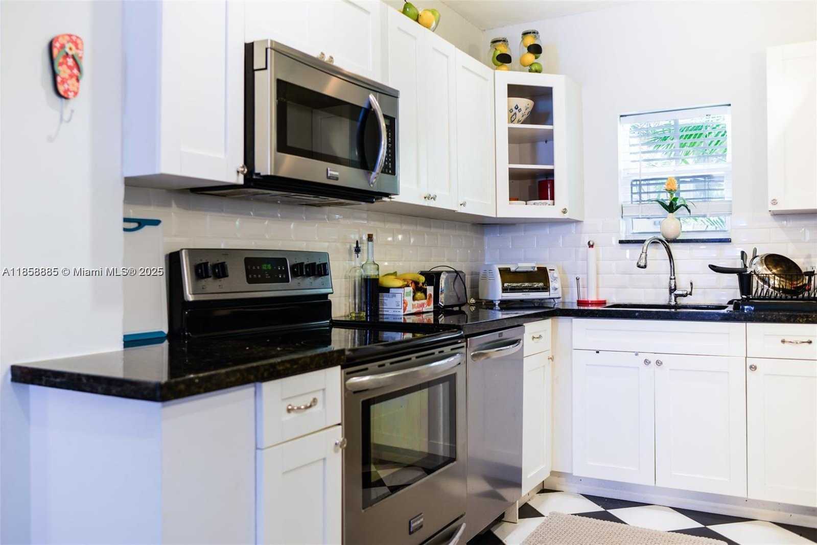 Small Image of 7611 ABBOTT #7611, Miami Beach Number 10