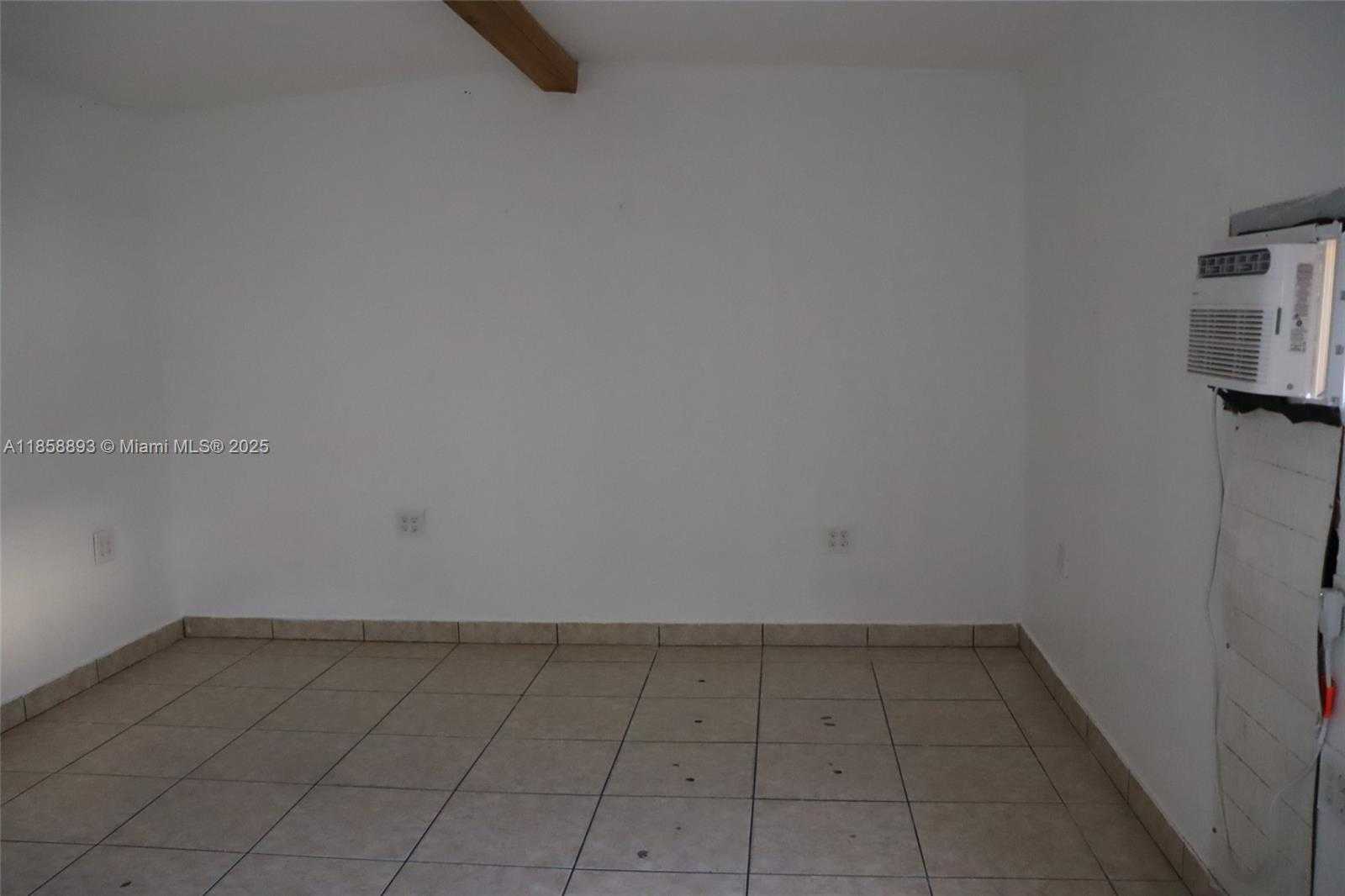 Small Image of 5743 LINCOLN ST #3, Hollywood Number 4