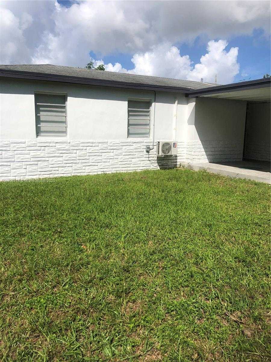 Small Image of 300 NORTH WEST 97TH ST, Miami Number 15