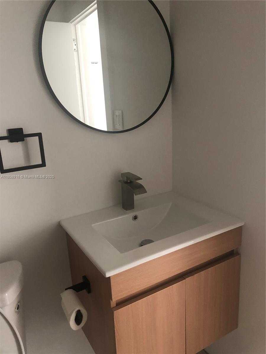Small Image of 300 NORTH WEST 97TH ST, Miami Number 9