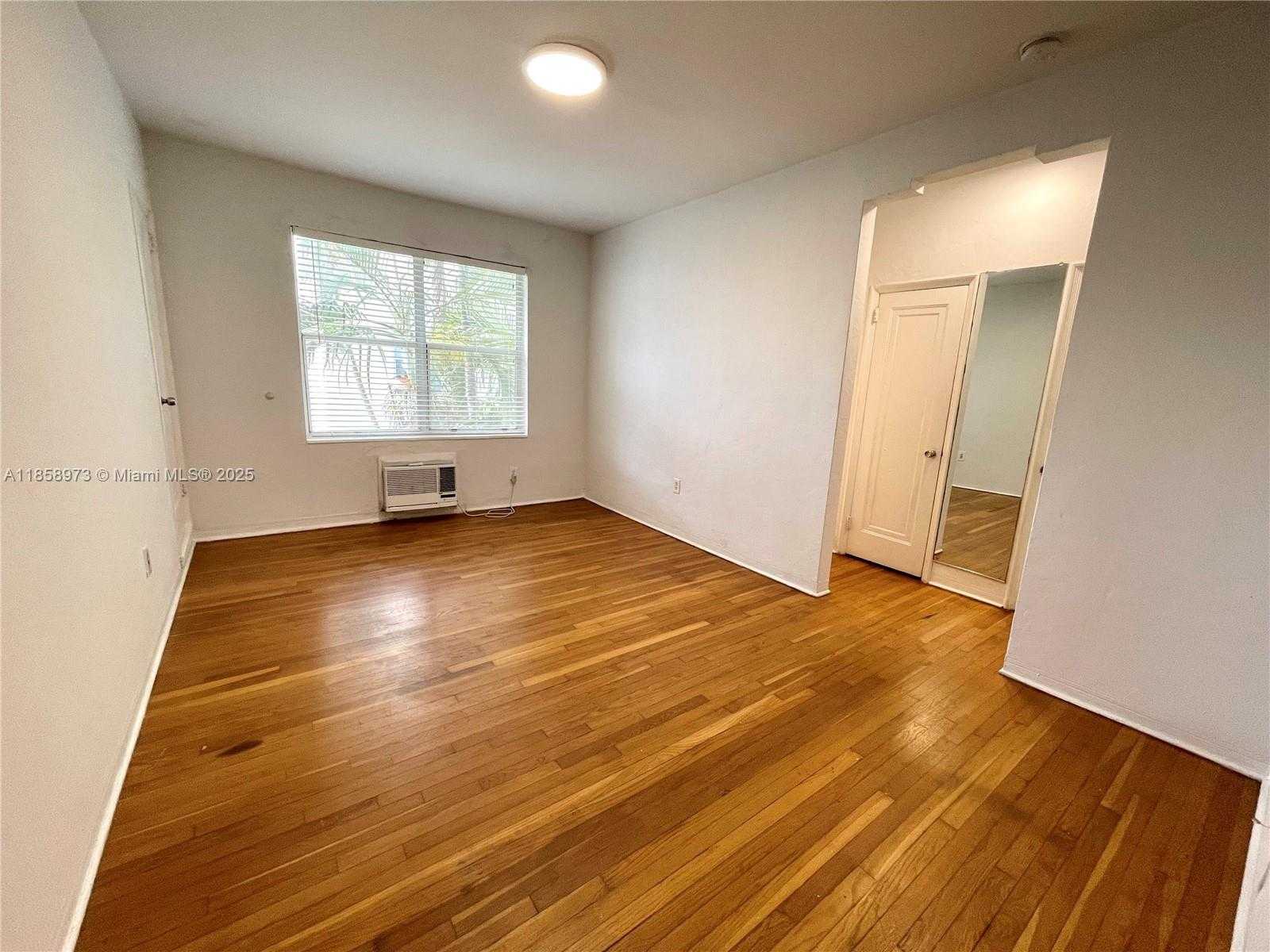 Small Image of 1030 JEFFERSON AVE #8, Miami Beach Number 3