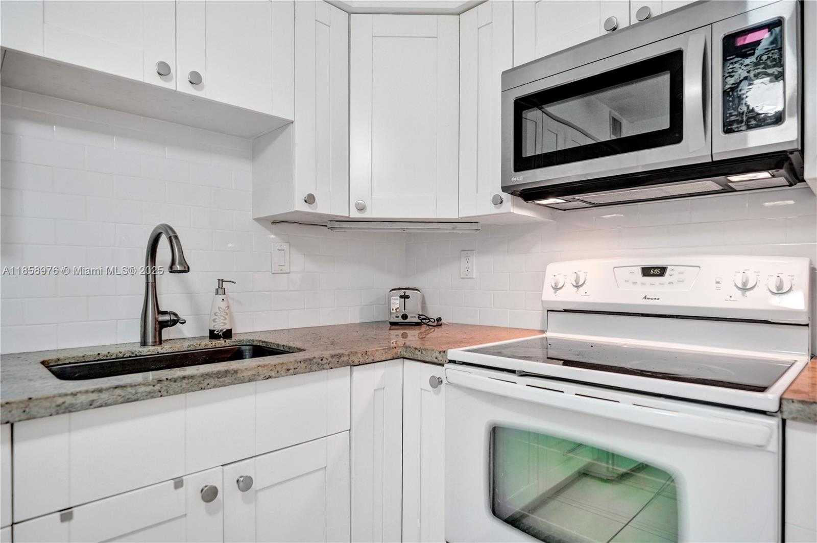 Small Image of 17800 ATLANTIC BLVD #301, Sunny Isles Beach Number 11
