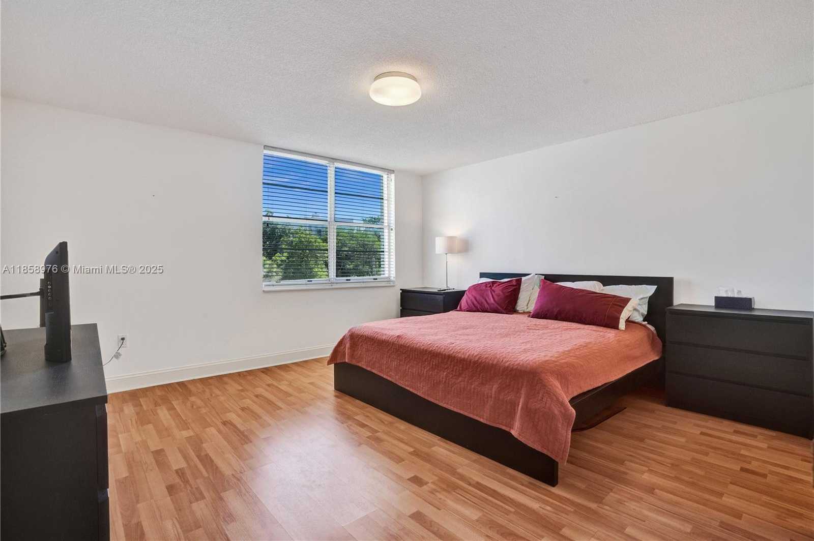 Small Image of 17800 ATLANTIC BLVD #301, Sunny Isles Beach Number 2