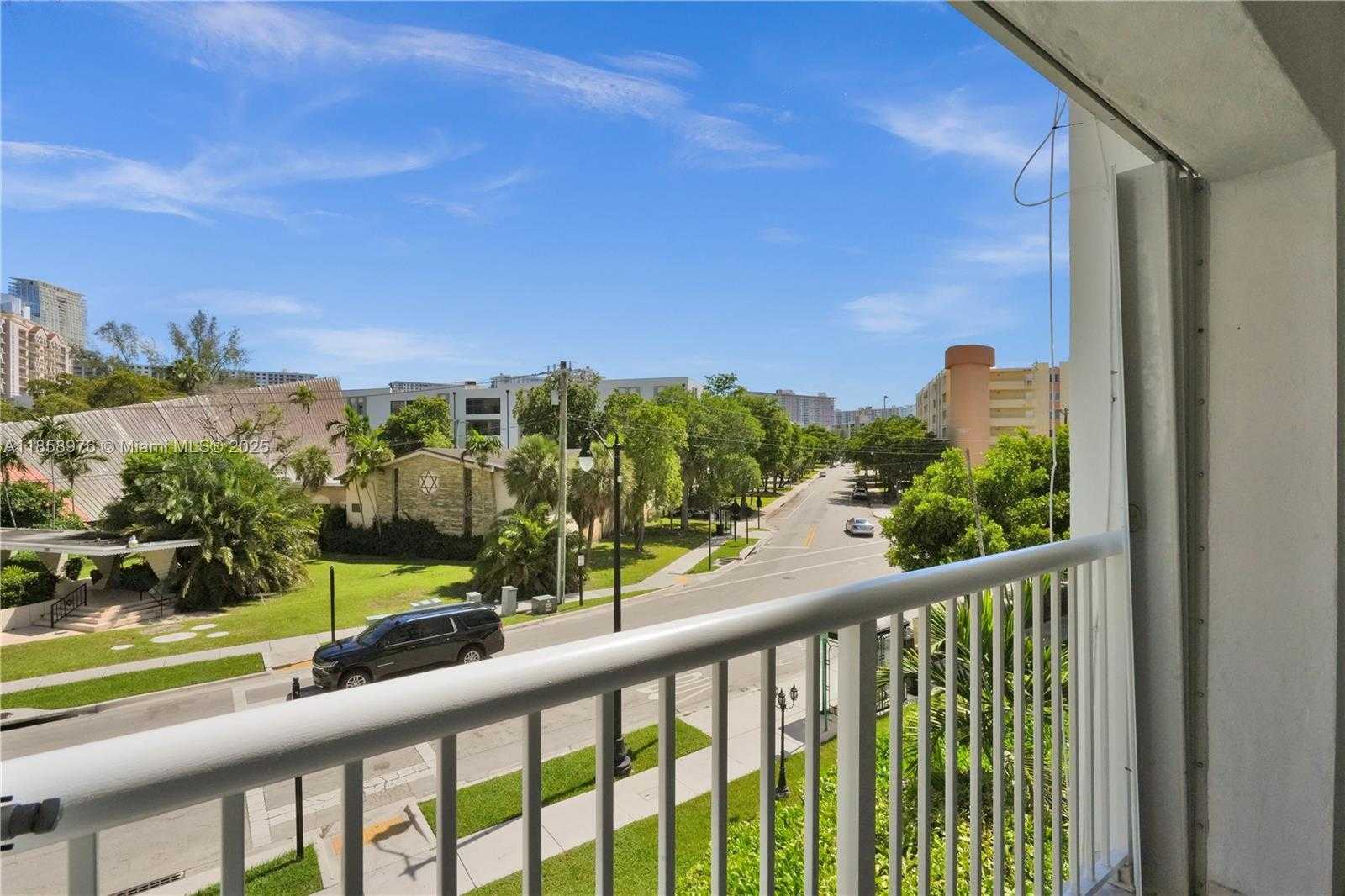 Small Image of 17800 ATLANTIC BLVD #301, Sunny Isles Beach Number 21