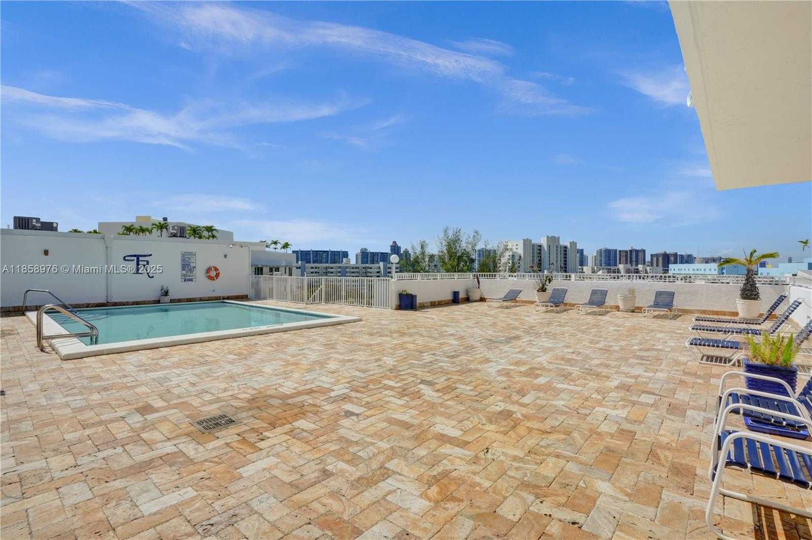 Small Image of 17800 ATLANTIC BLVD #301, Sunny Isles Beach Number 25