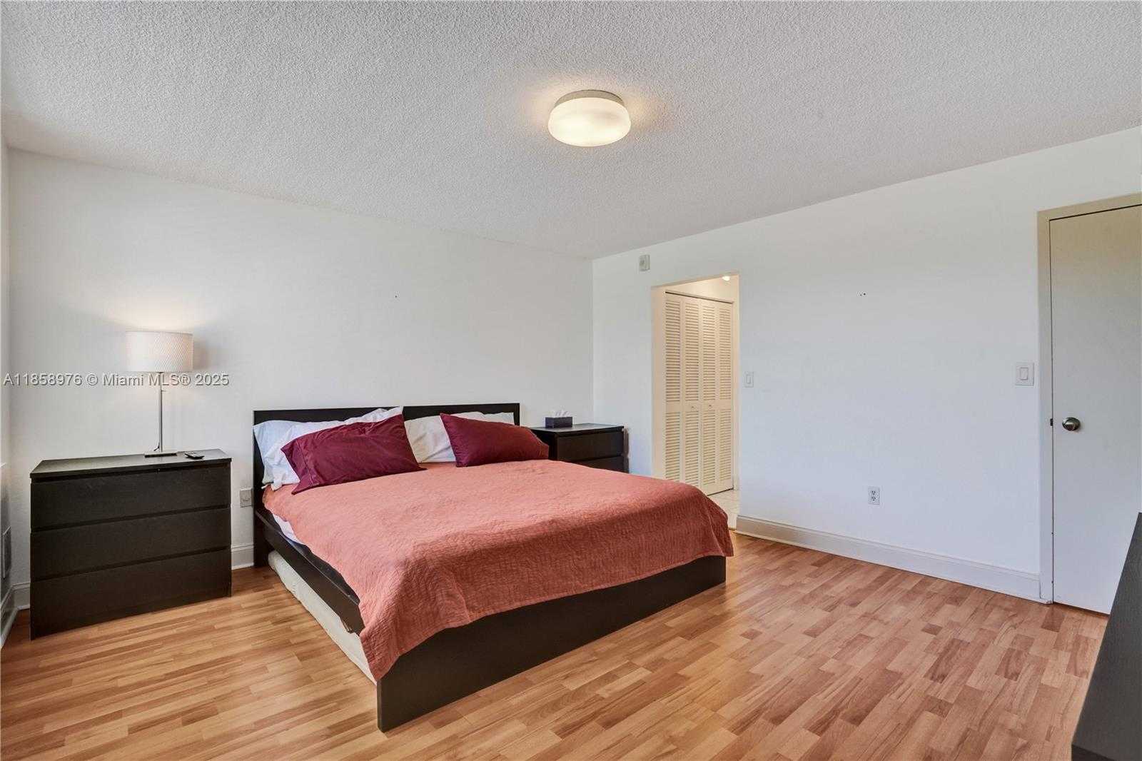 Small Image of 17800 ATLANTIC BLVD #301, Sunny Isles Beach Number 3