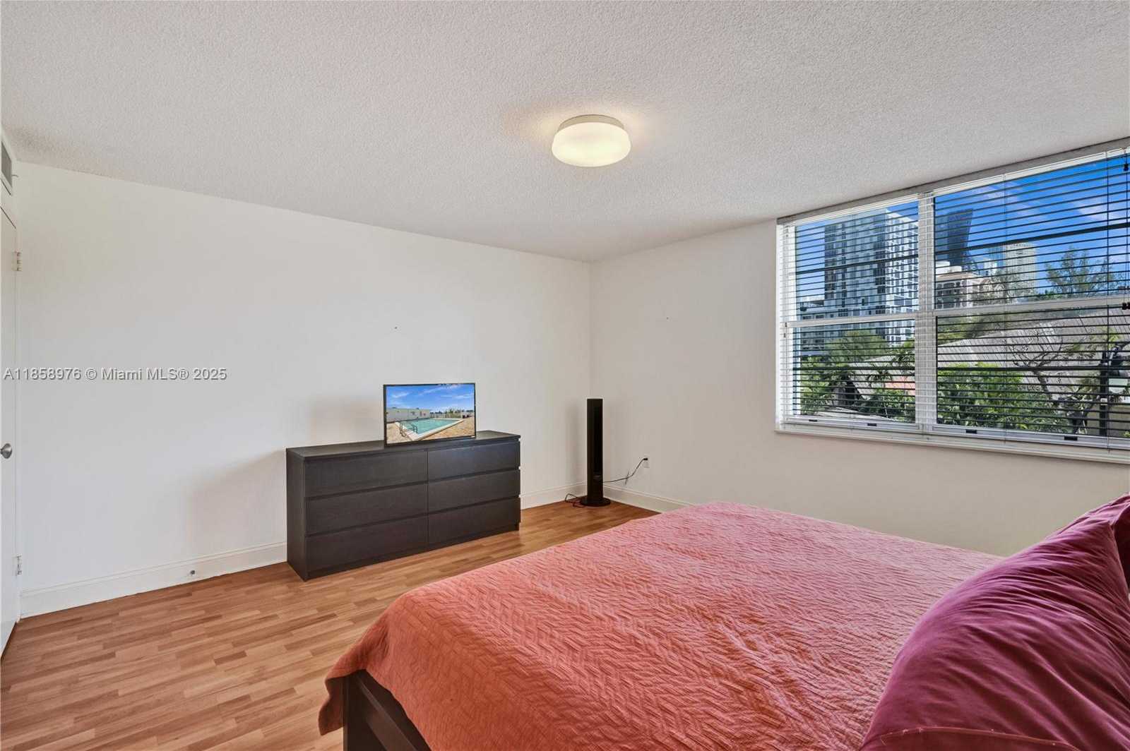 Small Image of 17800 ATLANTIC BLVD #301, Sunny Isles Beach Number 5