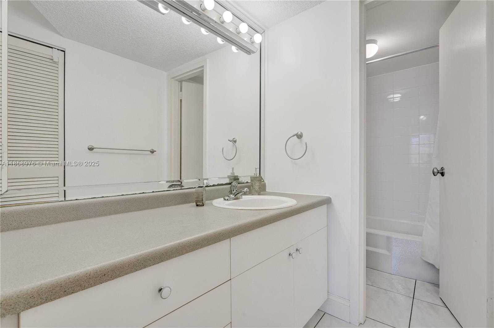Small Image of 17800 ATLANTIC BLVD #301, Sunny Isles Beach Number 6