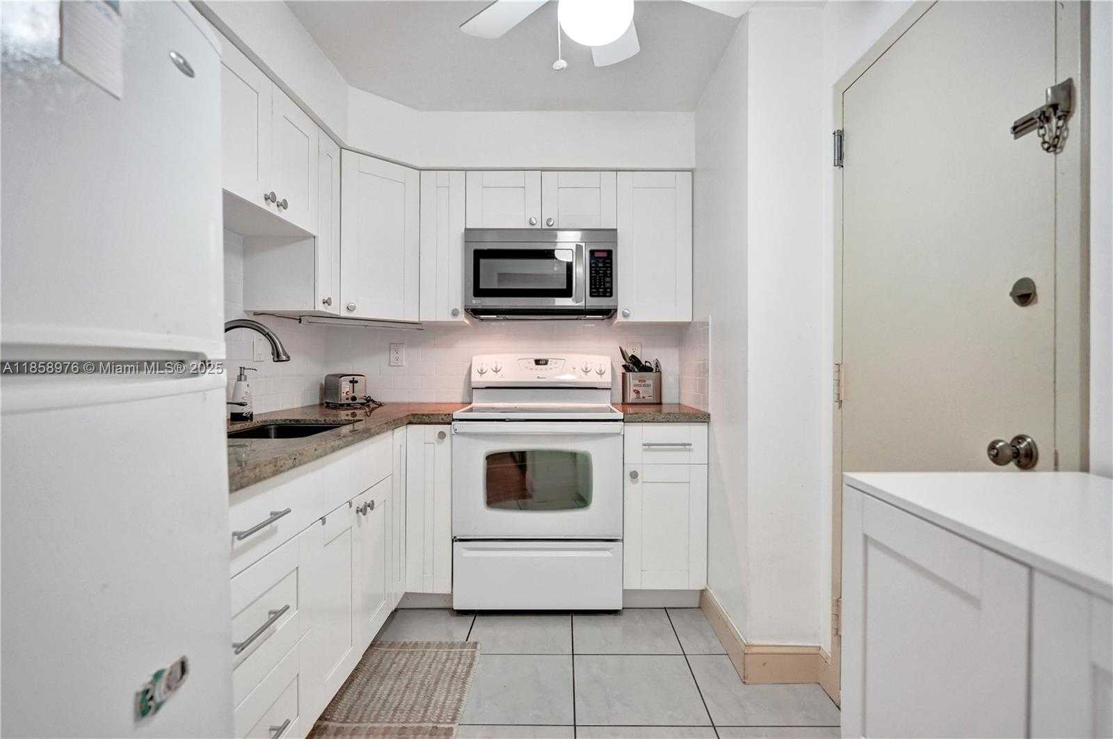 Small Image of 17800 ATLANTIC BLVD #301, Sunny Isles Beach Number 9