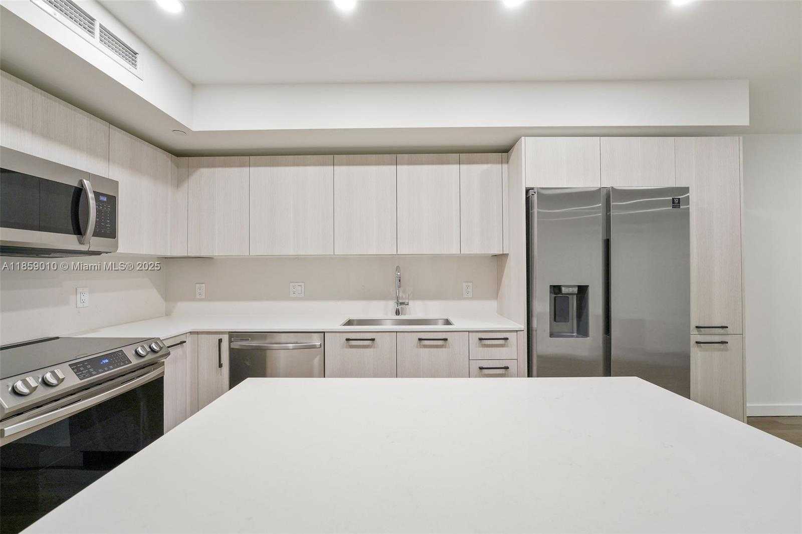 Small Image of 1500 BAY RD #N-0226, Miami Beach Number 5