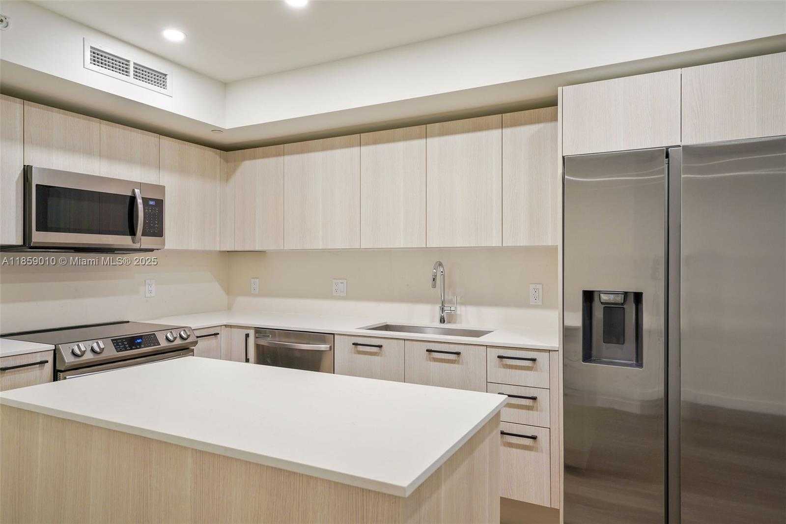 Small Image of 1500 BAY RD #N-0226, Miami Beach Number 6