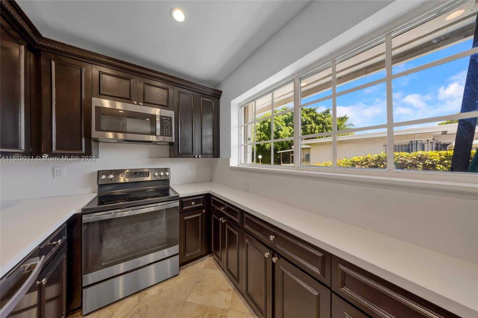 Small Image of 1700 NORTH TREASURE DR, North Bay Village Number 10