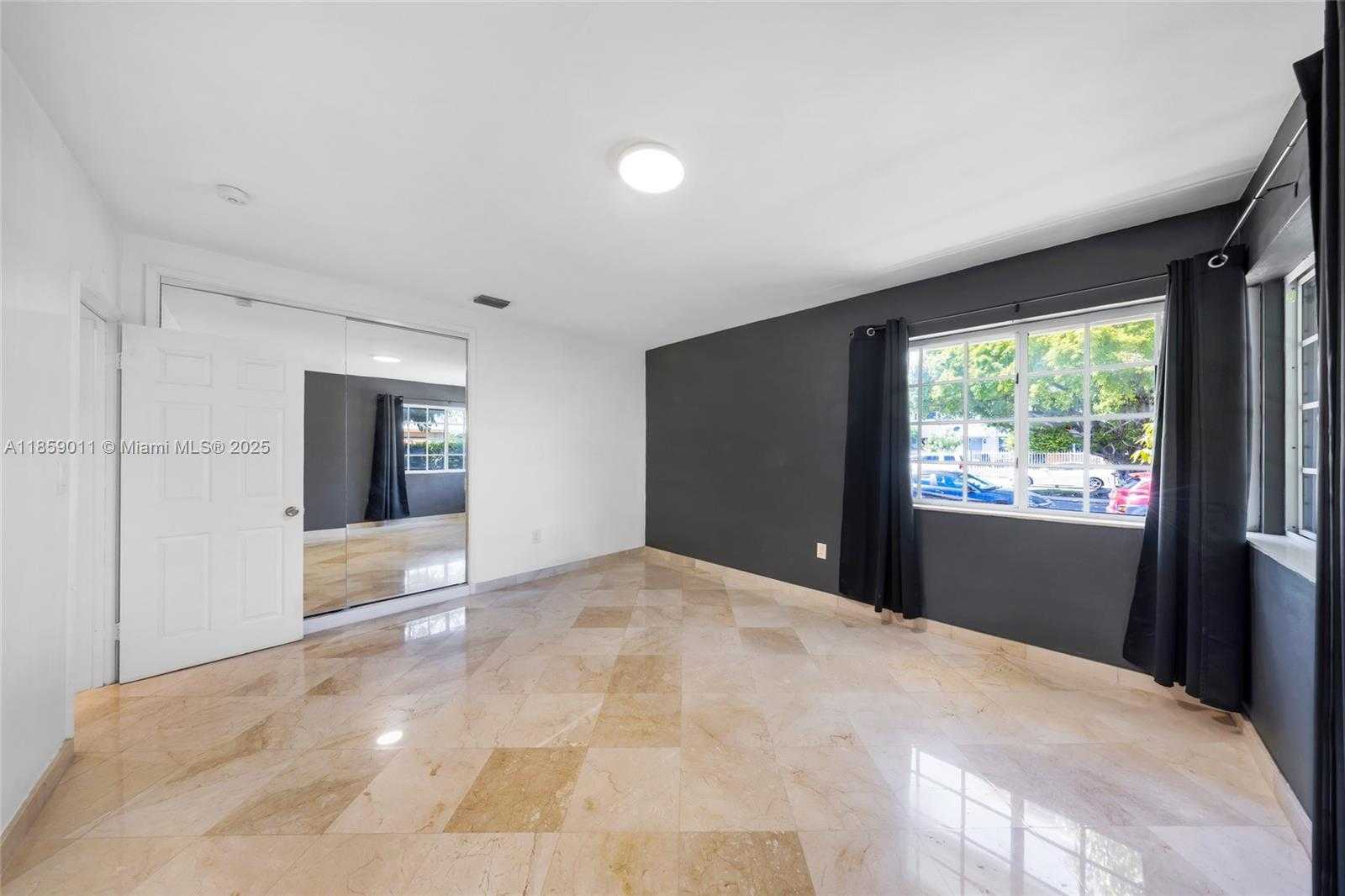 Small Image of 1700 NORTH TREASURE DR, North Bay Village Number 15