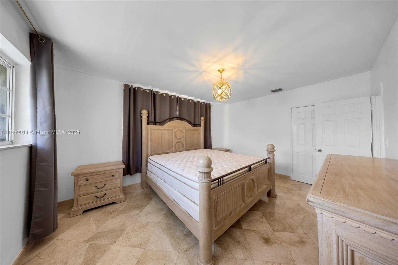 Small Image of 1700 NORTH TREASURE DR, North Bay Village Number 23
